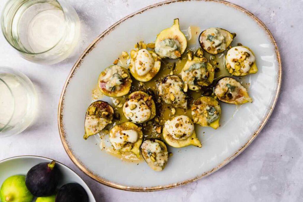 Stuffed baked figs with honey and pistachios