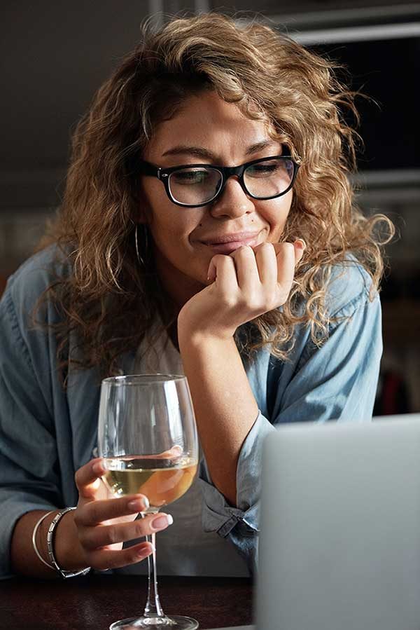 Woman reading Wine 365 email